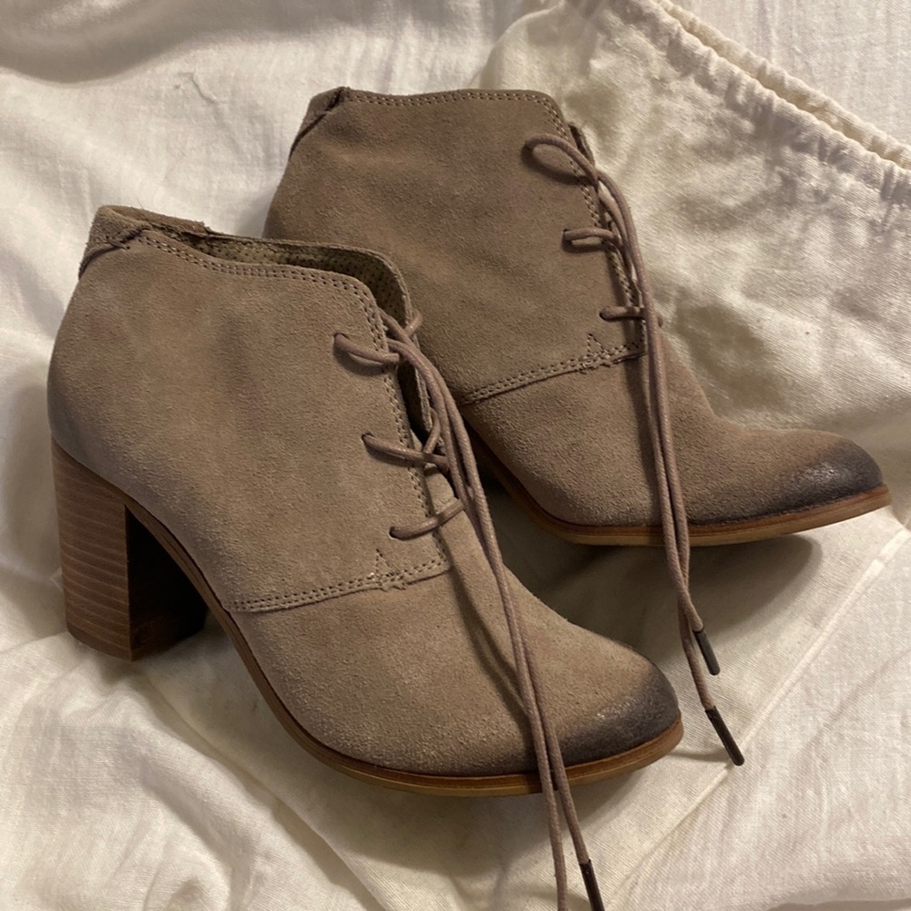 TOMS Womens Lunata Lace-Up Bootie Desert Taupe Burnished Suede (used)